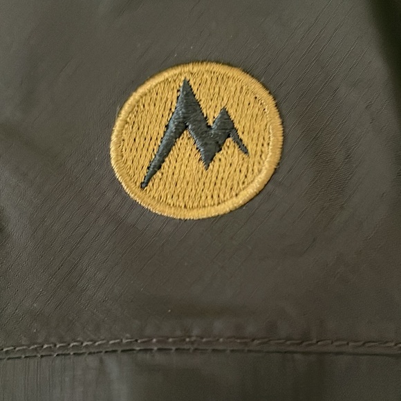 Marmot raincoat/windbreaker - Picture 6 of 8